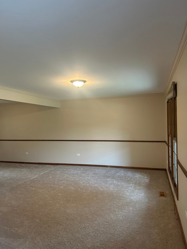 Building Photo - 527 Springwood Ln