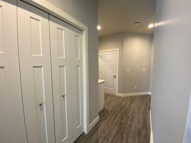 Building Photo - Updated 3 bed, 2 bath Horace Home!!