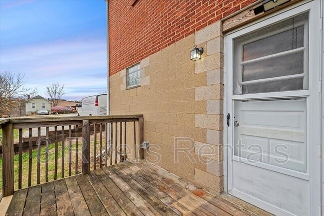 Building Photo - 1303 Cloverdale St