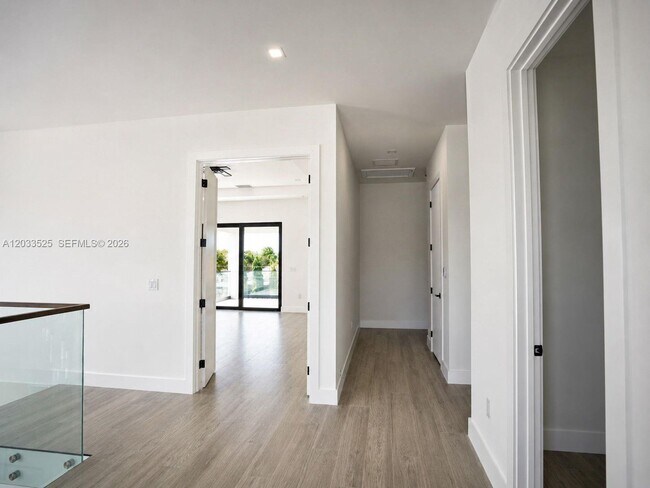 Building Photo - 13023 Davie Oaks Dr