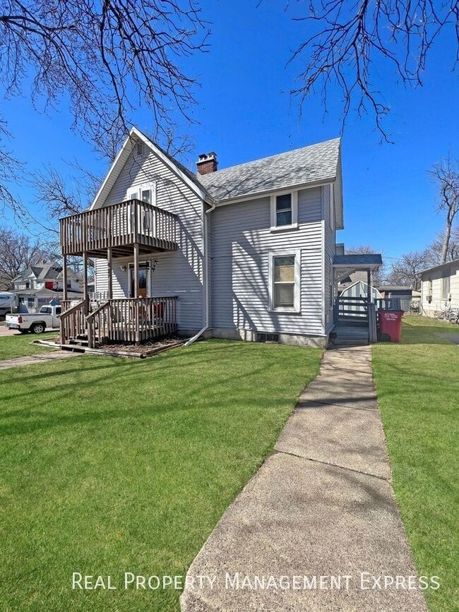 Building Photo - 425-427 S Prairie Ave-425