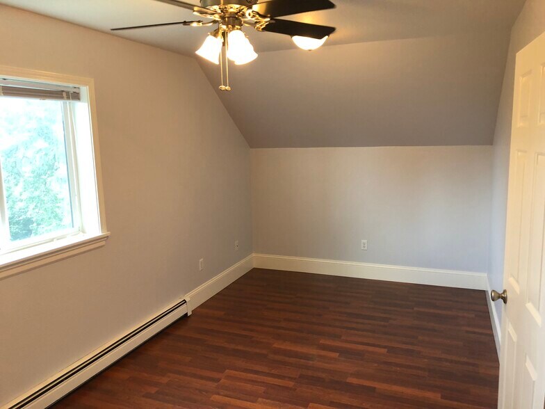 Building Photo - 1862 triton ct