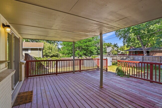 Building Photo - $2,695.95, 3-Bed, 2-Bath, Ranch House in Littleton with Great Fenced in Yard!