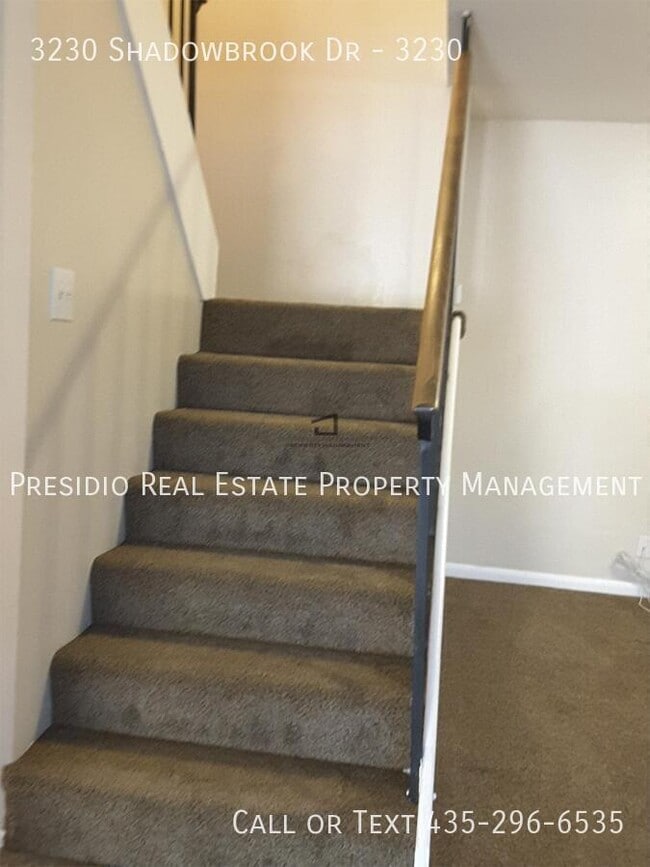 Building Photo - 3230 N Shadowbrook Dr