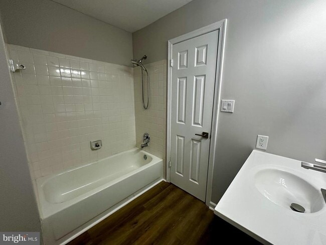 Building Photo - 404 Cabin Ct