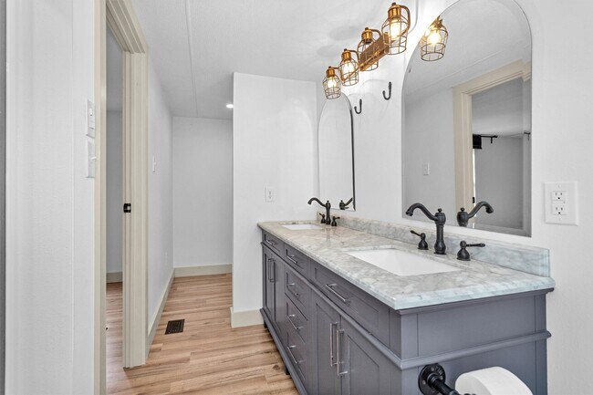 Building Photo - 5500 Penny Rd