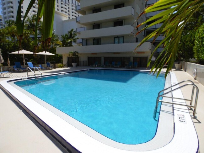 Building Photo - 1623 Collins Ave