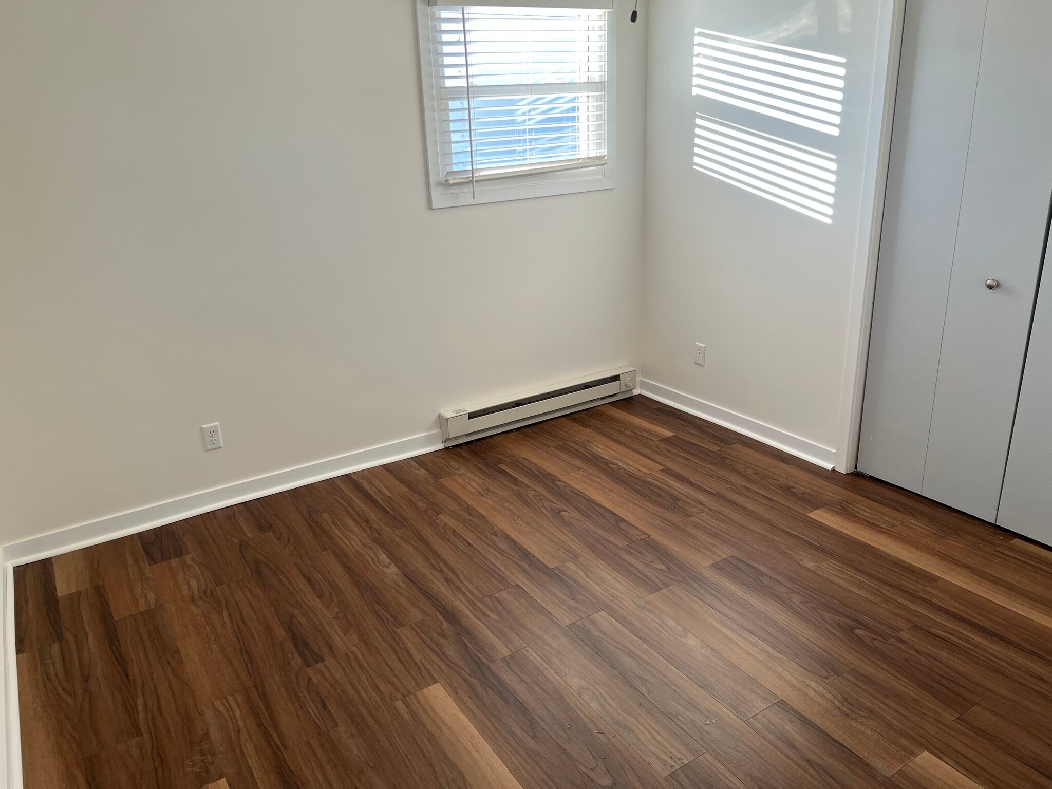 Building Photo - 2204 Arizona Ave