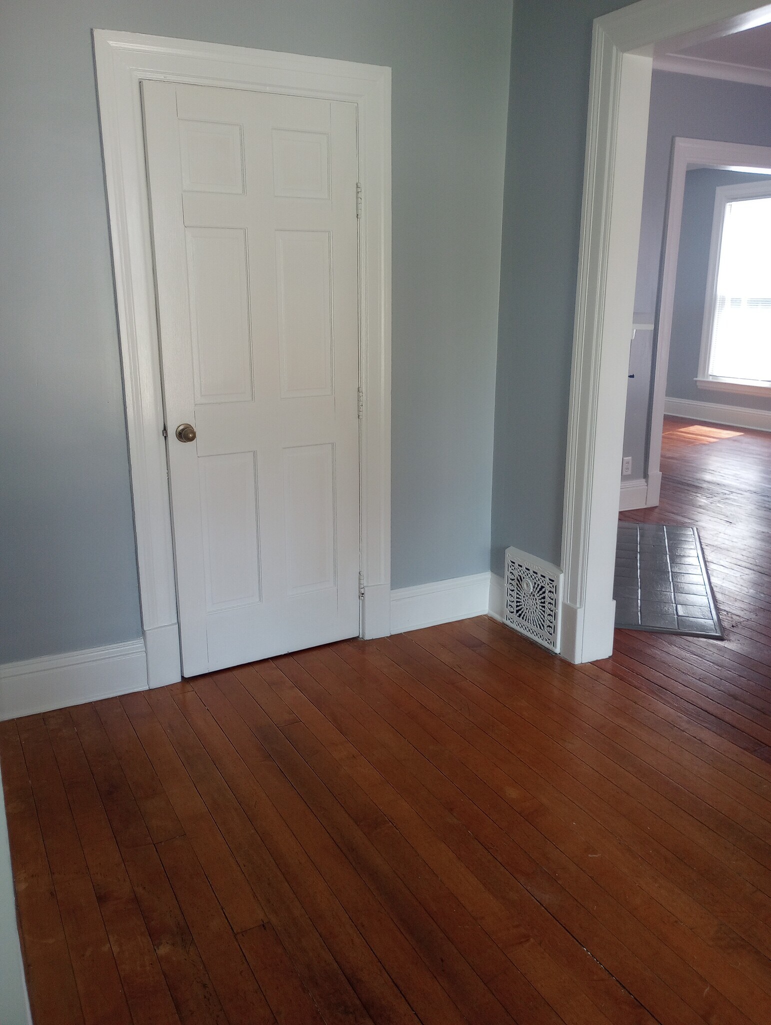 Building Photo - 136 Frelinghuysen Ave