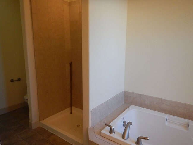 Building Photo - 2 Story, 3 Bedroom, 3 Bathroom House in He...