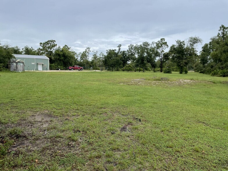Building Photo - 5144 NE Country Ranches Rd