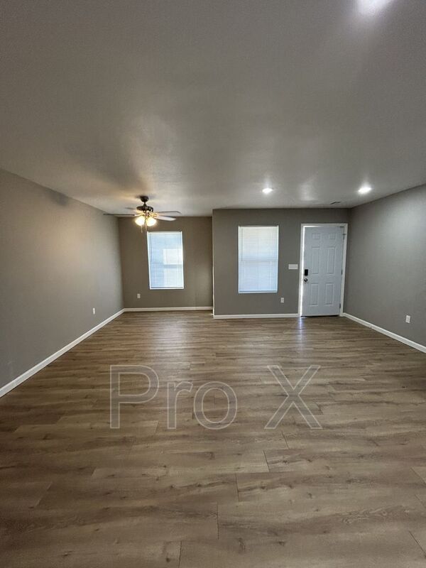 Building Photo - 716 Columbus St