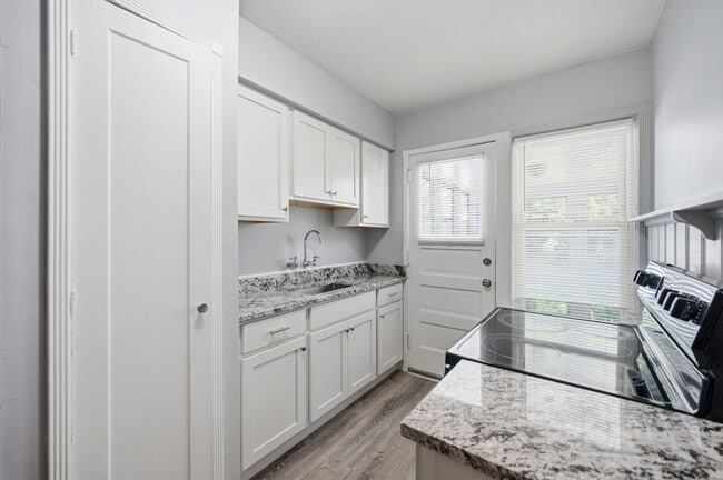 Building Photo - 253 E 250th St