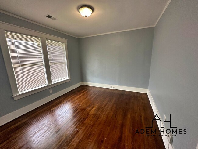 Building Photo - Recently Renovated Brick Home Minutes Away...