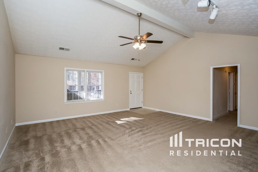 Building Photo - 1631 Quail Run SW