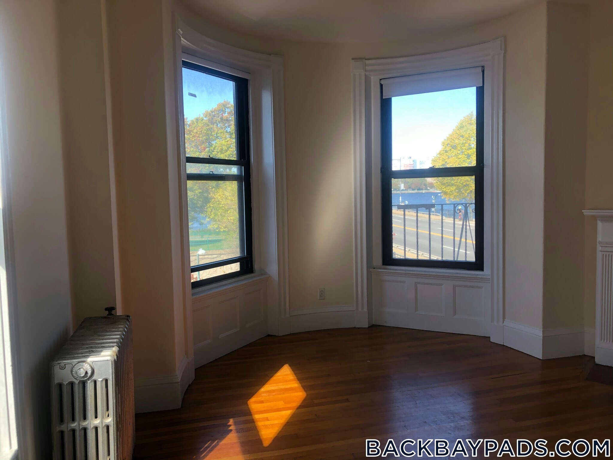 Building Photo - 504 Beacon St