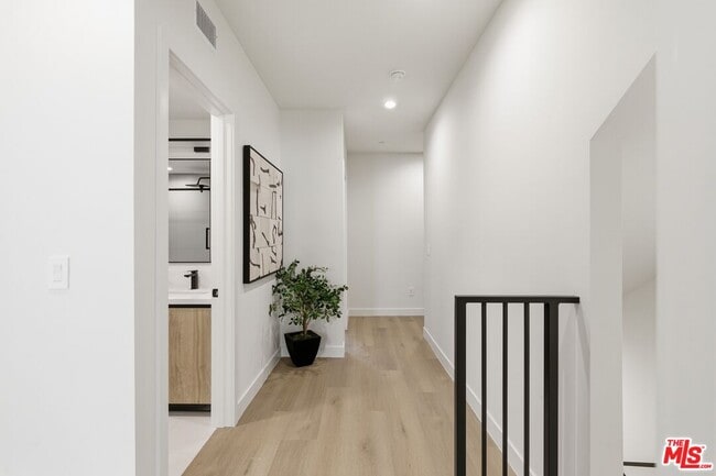 Building Photo - 3842 Don Tomaso Dr