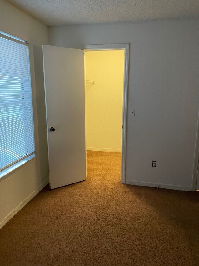 Building Photo - Venetian place two bedroom Condo