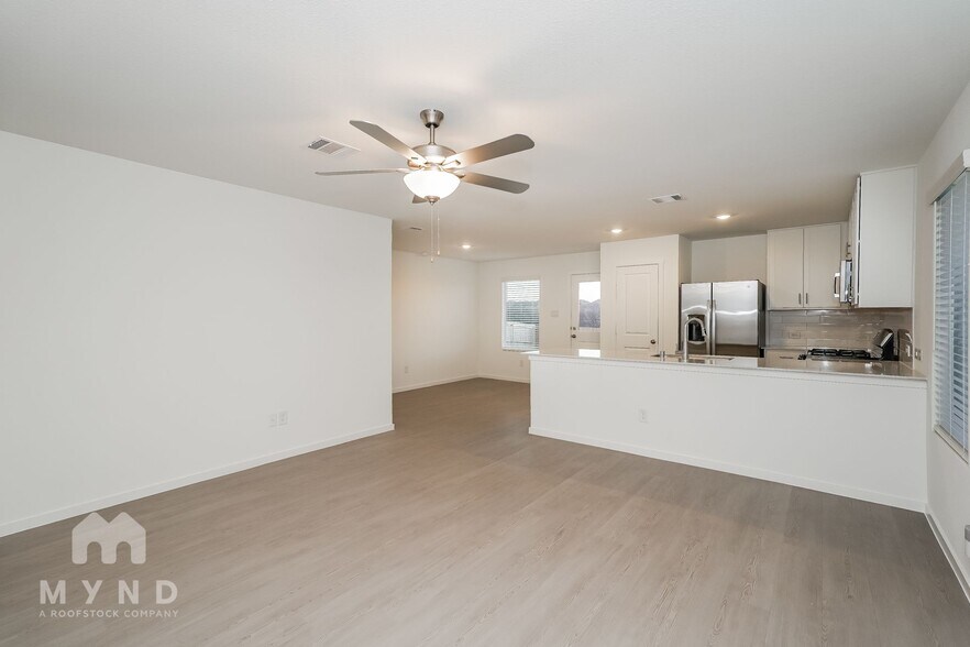 Building Photo - 2729 Ctr Crk Ln