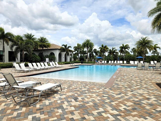 Building Photo - 5286 Nevola Ave