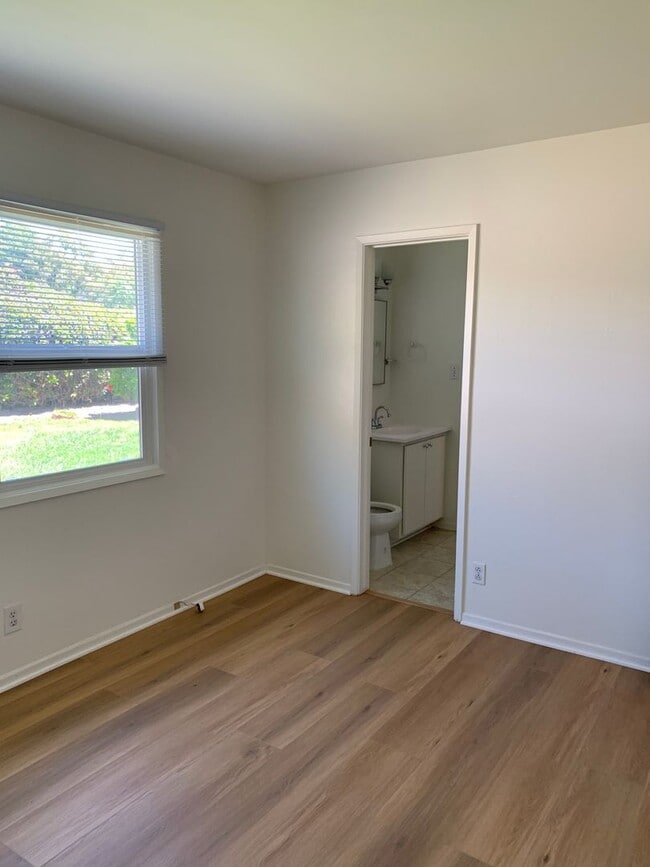 Building Photo - Great Neighborhood, 3 Bedroom Home for Rent