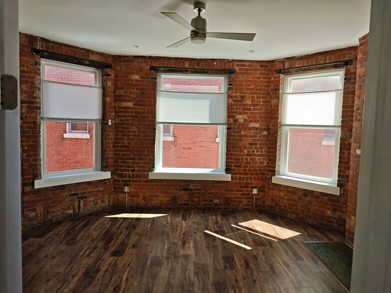 Bedroom bay windows - 836 York St