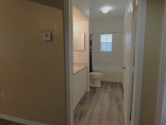 Building Photo - Orlando Park Central Gated Resort Style Co...
