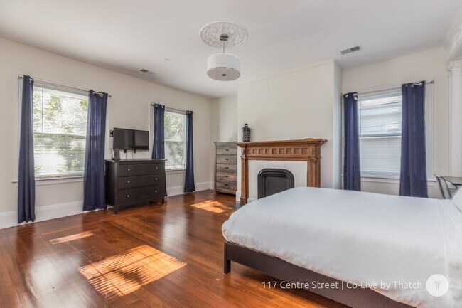 Building Photo - Convenient Location, In-Unit Washer and Dryer, Central Heat/AC, Eat-in Kitchen, Parking for Rent