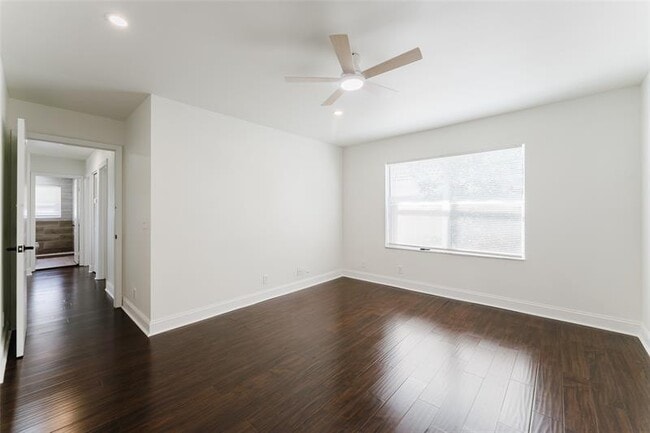 Building Photo - 10646 Lake Oak Way