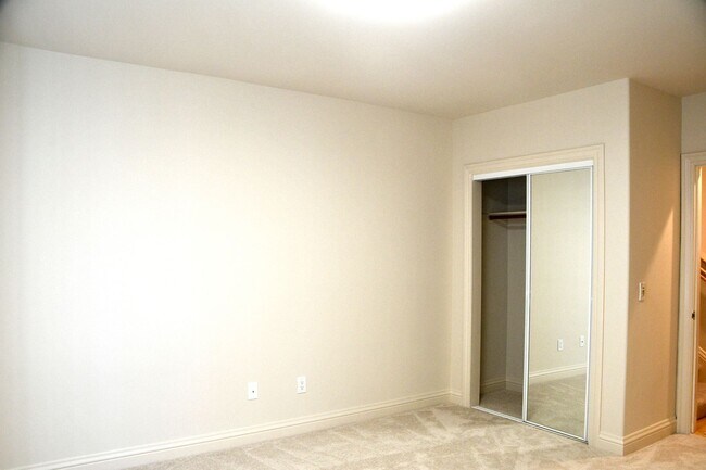 Building Photo - Remodeled 4BR/3BA Home Near Glen Park BART