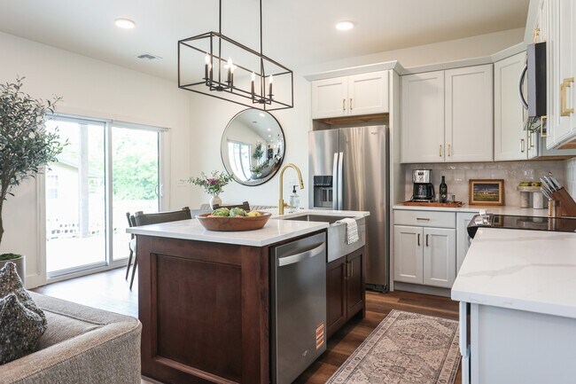 Building Photo - 279 N Richards Ave