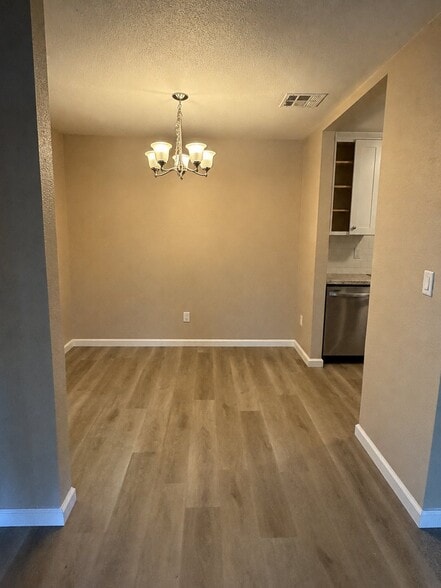 Building Photo - 3424 Vintage Dr
