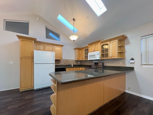 Building Photo - 15424 Camarillo St