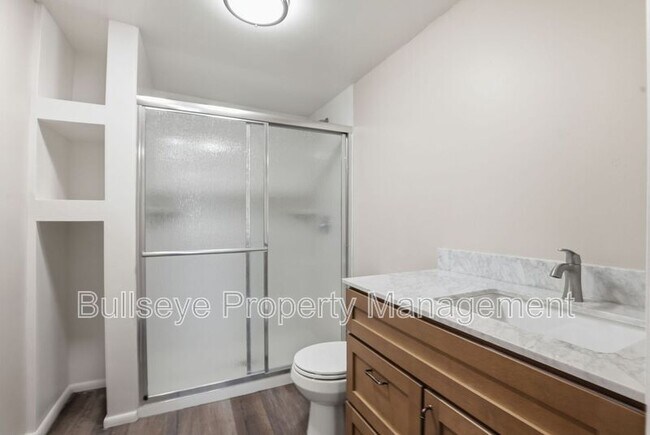 Building Photo - 925 E Garfield St