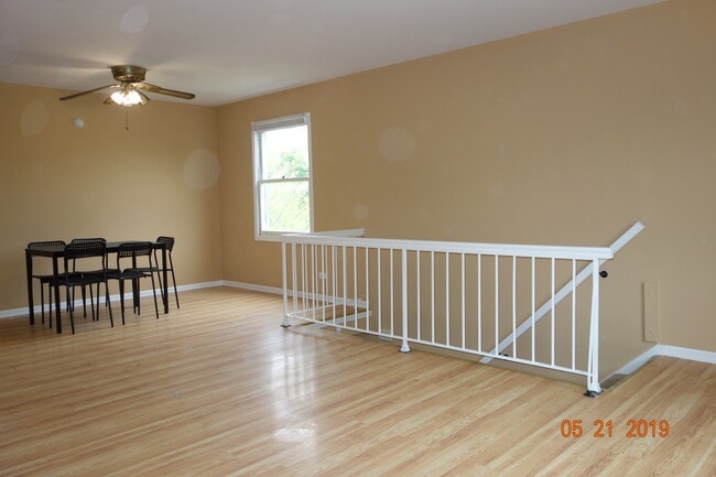 Building Photo - 300 Meadow Ct