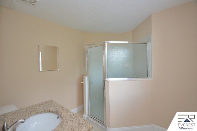 Building Photo - 5 Biddleson Pl