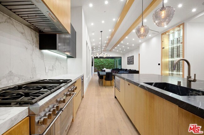 Building Photo - 4803 Lemona Ave