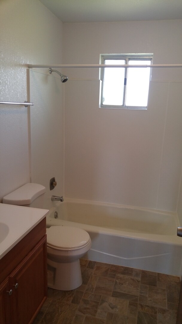 Building Photo - 3 bedroom 1 bath home in south Spanish Fork