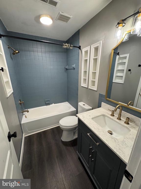 Building Photo - 8834 Chiswick Ct