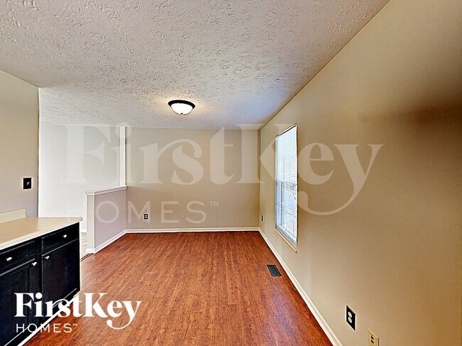 Building Photo - 9459 Hadway Dr