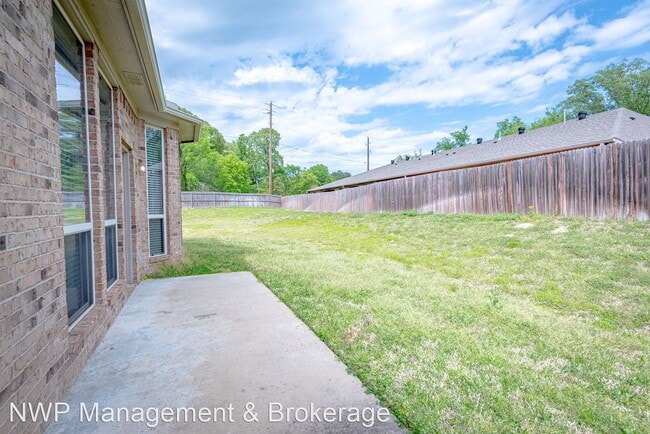 Building Photo - 3 br, 2 bath House - 5801 Thompson Pl.