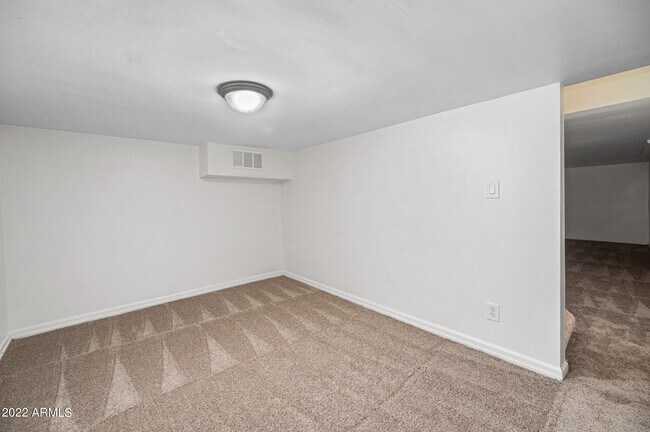 Building Photo - 3949 E Earll Dr