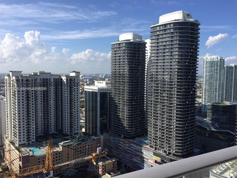 Building Photo - 1010 Brickell Ave