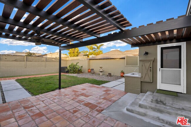 Building Photo - 6677 W 88th St