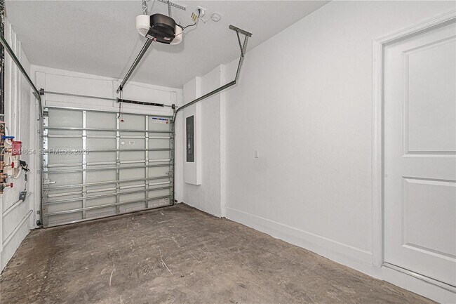 Building Photo - 261 SW 159th Ct