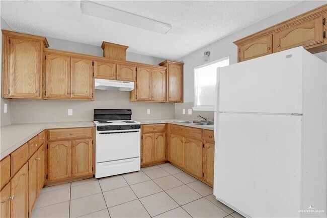 Building Photo - 1821 W Portales Dr