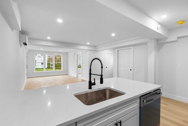 Building Photo - 20 Orne St