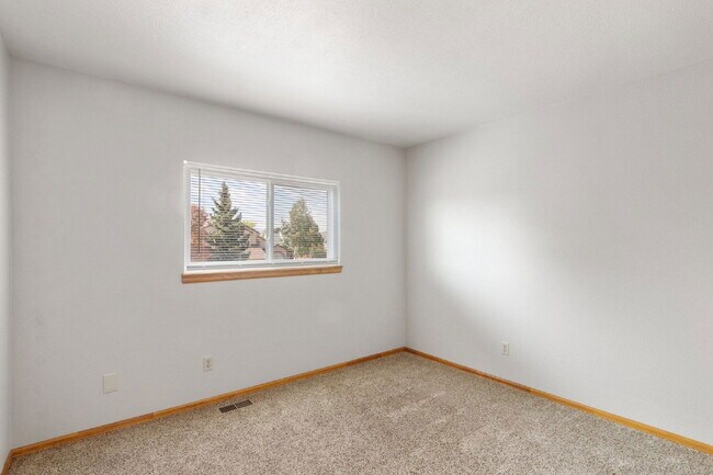 Building Photo - 8455 Ilex Dr