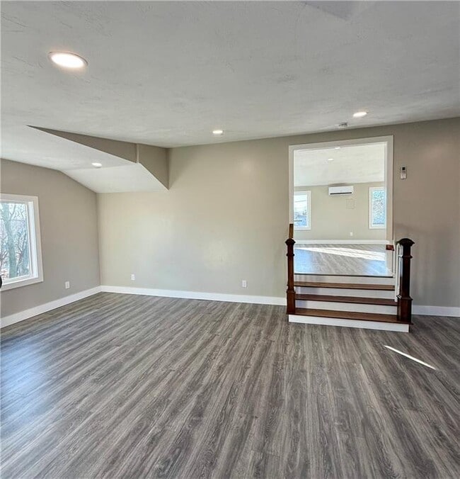 Building Photo - 28 Kitchener St