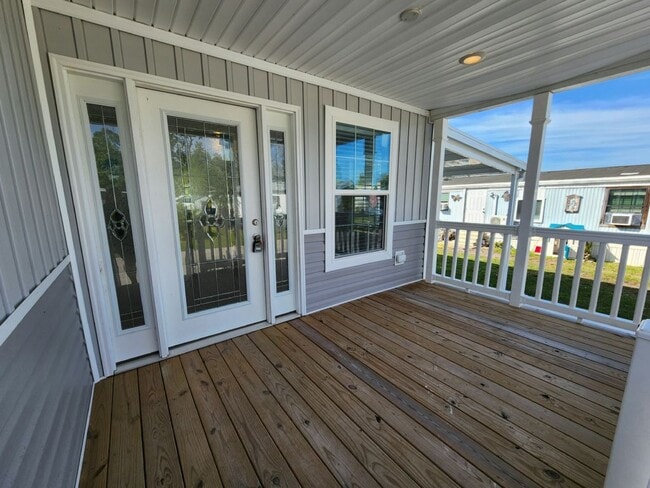 Building Photo - 518 Eland Dr